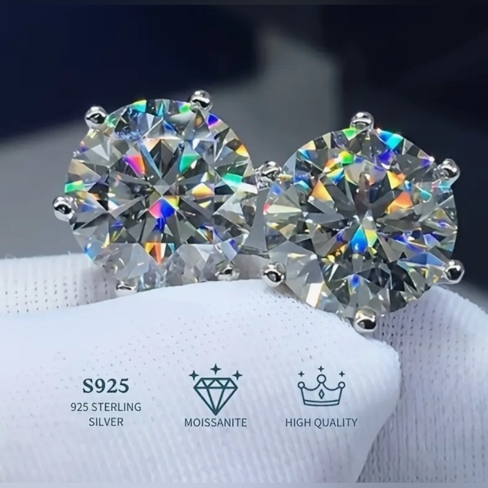 Moissanite S925 Sterling Silver 2.0 Carat Stud Earrings Excellent Condition New!